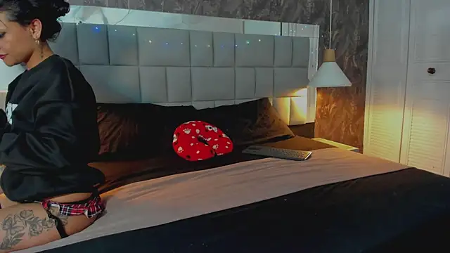 yiyisandoval - Yiyisandoval's free webcam