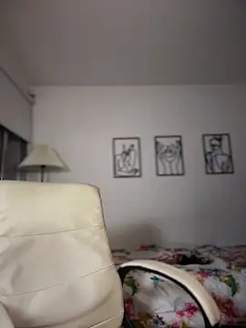 horny_roomiess webcam