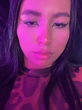 queenie_staar - Queenie_staar's free webcam