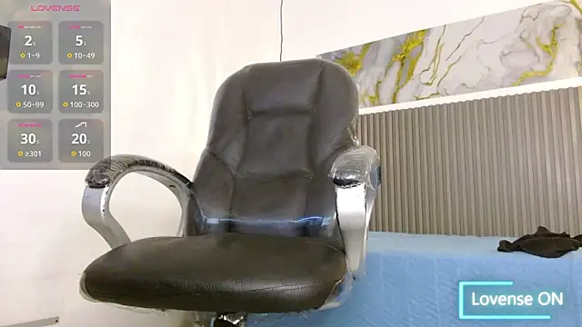 dyla_n18 (M young) - show feet and take off my sockd