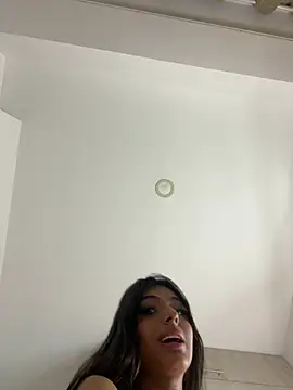 zaraluuv - ZaraLuuv's free webcam