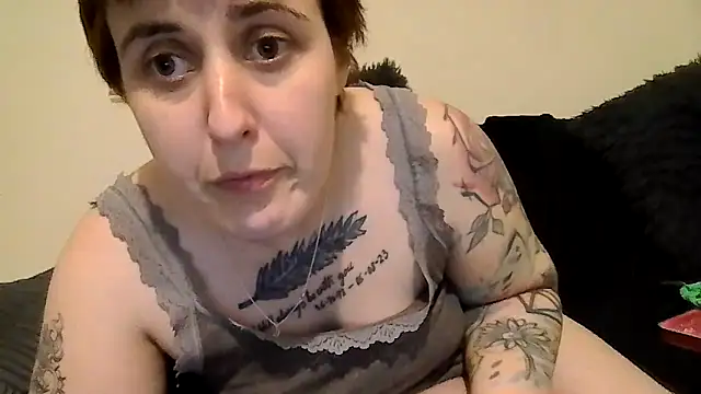 Tiara_XOX Live Webcam on Stripchat