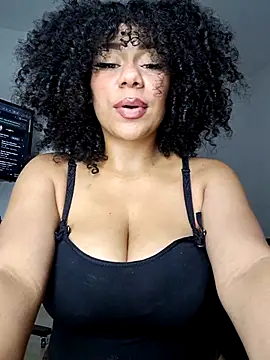 Webcam Model (Yerystar)  is live.Free join now!