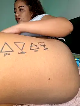 curly_girl_31 - Curly_girl_31's free webcam