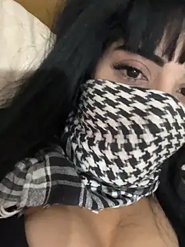 Webcam Model (QueenLujaine) is live