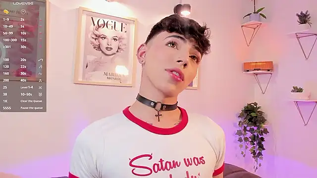 evan_voss (M twink) - glass dildo in my ass