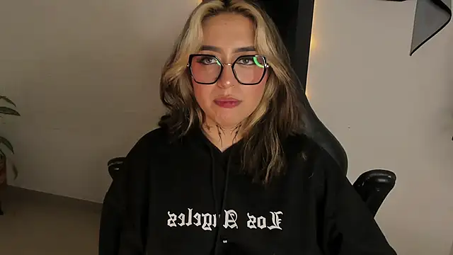 annikamerliahh_ - AnnikaMerliahh_'s free webcam - UK Sex Cams