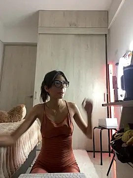 zaraluuv - ZaraLuuv's free webcam - UK Sex Cams