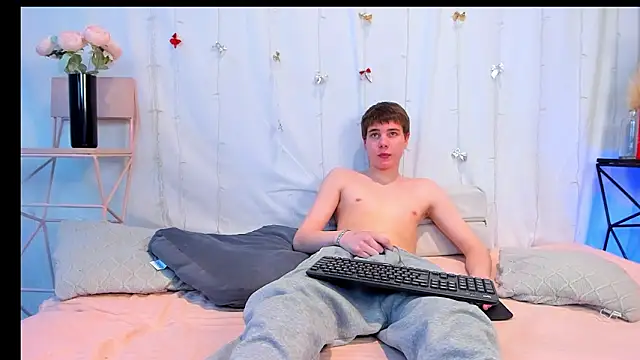 andyyzzz Live Webcam on Stripchat