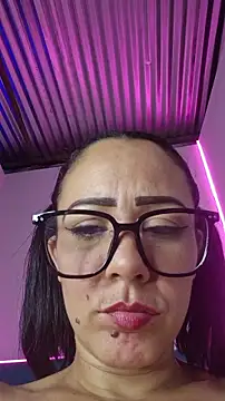 lhia_ - Lhia_'s free webcam