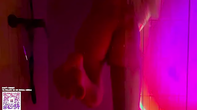 twl8vibe - Twl8vibe's free webcam - UK Sex Cams