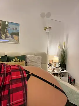 Webcam Model (CelineReys)  is live.Free join now!