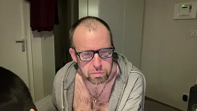 fabioglasses - FABIOGLASSES's free webcam - UK Sex Cams