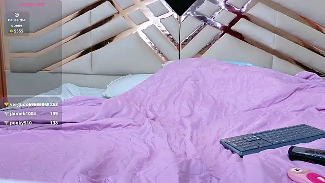 hornybarelylegalgirl - Hornybarelylegalgirl's free webcam