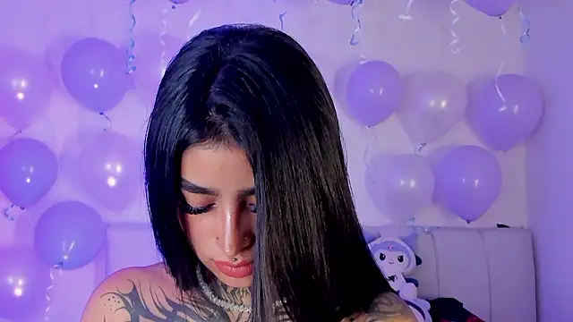 aliceee_0 - Aliceee_0's free webcam