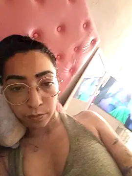 yani-14 - Yani-14's free webcam