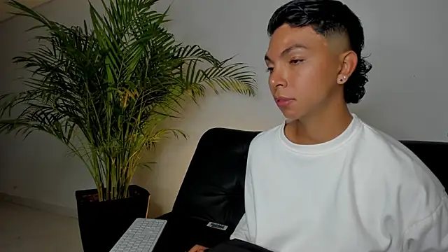 xhenisa_ - Xhenisa_'s free webcam