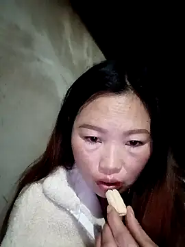 blonde_blg - Blonde_blg's free webcam