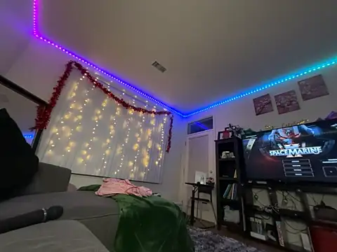 Webcam Model (moan4mona) is live