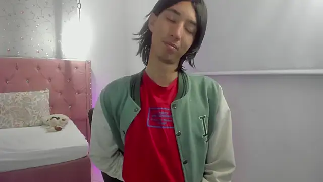 loverisu-coral Live Webcam on Stripchat