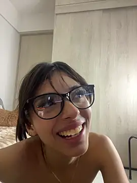 zaraluuv - ZaraLuuv's free webcam - UK Sex Cams