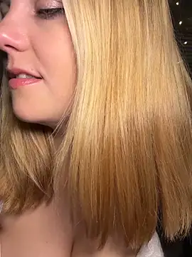 lisaxtra (F young) - Show boobs