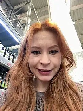 _little_ginger (F young) - Show boobs in public