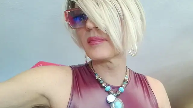 LadyOxana Live Webcam on Stripchat