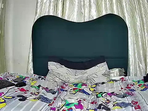 exotic_freakyqueen - Exotic_FreakyQueen's free webcam