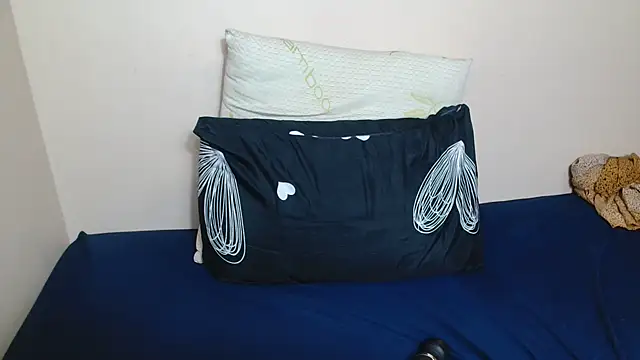 __juicyass_ (F young) - get me wet and destroy my pussy