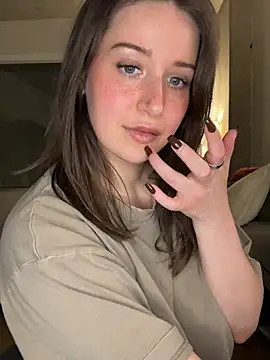 nerdynina Live Webcam on Stripchat