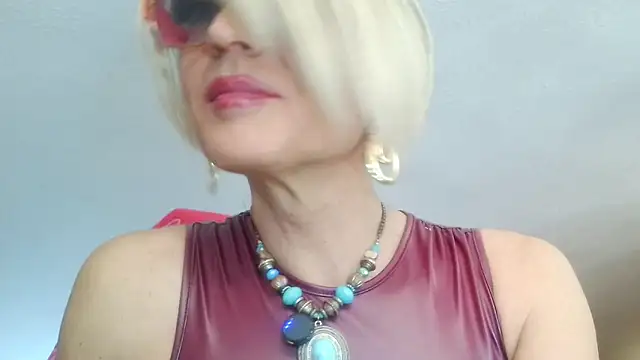 ladyoxana - LadyOxana's free webcam - UK Sex Cams