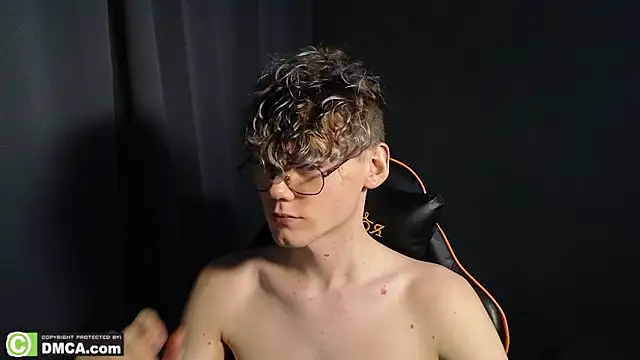 keytaro (M twink) - cum in public