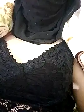 Webcam Model (Miss-Lynda)  is live.Free join now!