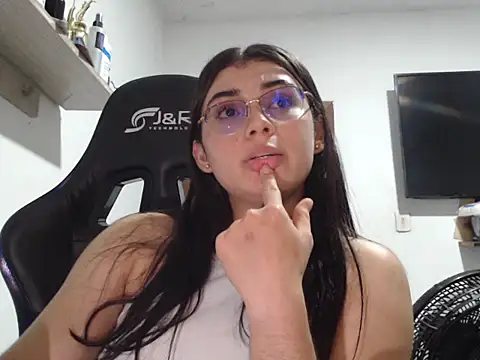 yuligold - YuliGold's free webcam - UK Sex Cams