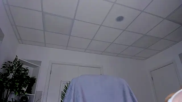 miamews - MiaMews's free webcam