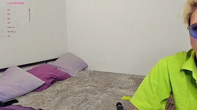 _pikachu0_0 - _pikachu0_0's free webcam