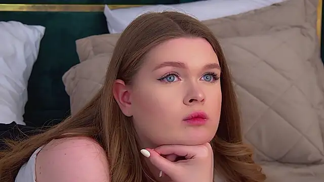 crystallyons - CrystalLyons's free webcam