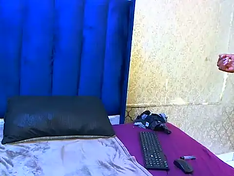 sweeetlove - Sweeetlove's free webcam - UK Sex Cams