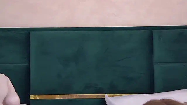 crystallyons - CrystalLyons's free webcam