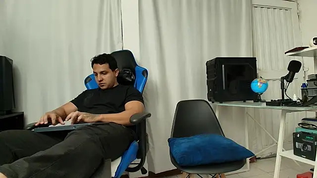 ema_abby - Ema_abby's free webcam - UK Sex Cams