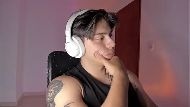 giordano_russo - Giordano_Russo's free webcam - UK Sex Cams