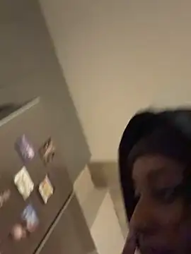 Webcam Model (Your_Paris)  is live.Free join now!