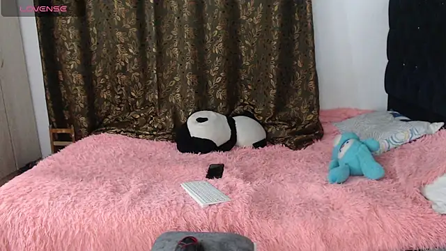 kitty_and_jake - Kitty_and_jake's free webcam