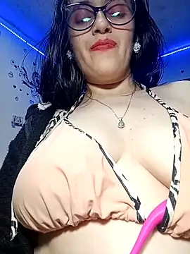 Webcam Model (anndreapds)  is live.Free join now!