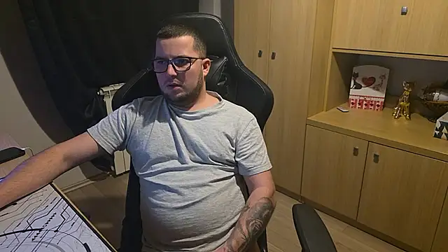 kevinnlovelly (M young) - Who wanna have some fun?