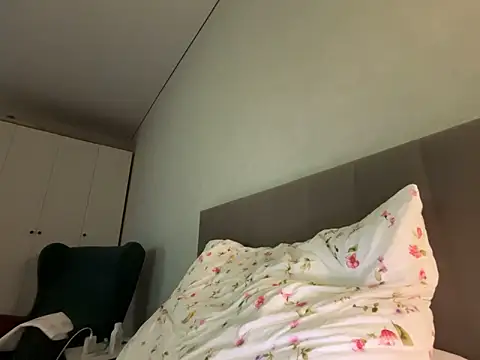 goldensexysky - GoldenSexySky's free webcam - UK Sex Cams