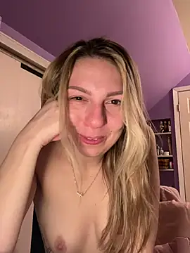 amberlustxxx (F young) - Play with dildo