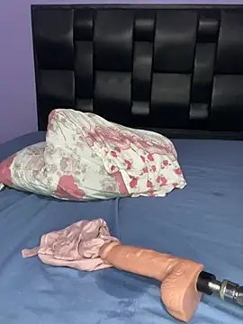 Webcam Model (Albany13)  is live.Free join now!