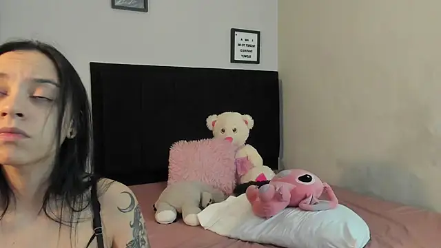 lyria_diamond (Ask my age) - French hot kiss